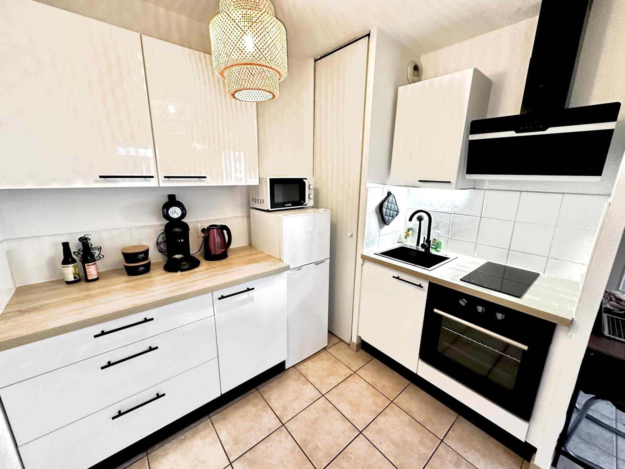 Superbe Appartement - Parking Gratuit - 4 Personnes Шамбери Экстерьер фото