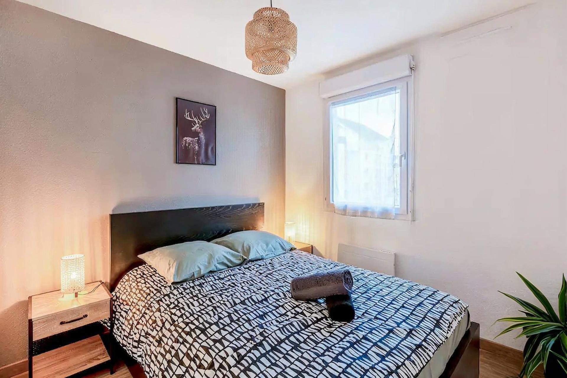 Superbe Appartement - Parking Gratuit - 4 Personnes Шамбери Экстерьер фото